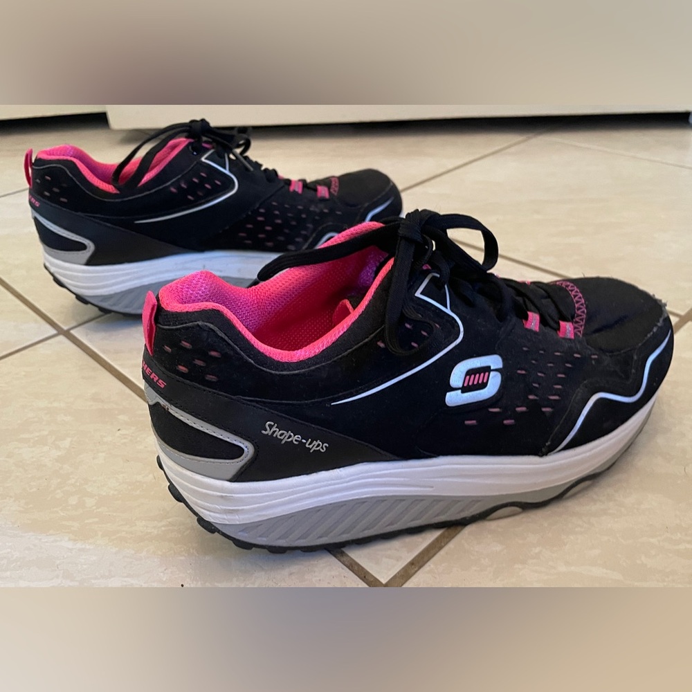 Skechers Women's Black and Pink Athletic Shoes
